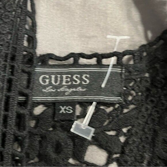 Guess Black & Red Rose Print Cold Shoulder Crochet Blouse Size XS - Picture 8 of 9